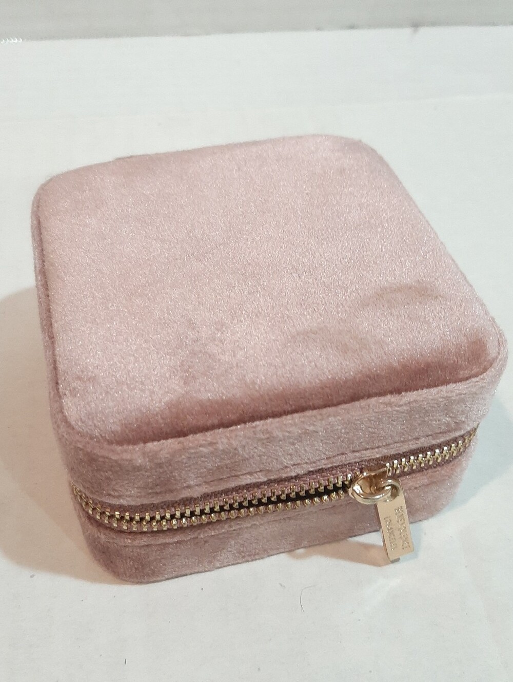 Benevolence LA Plush Velvet Square Zippered Travel Jewelry Box.